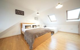 Private Rooms-Private Bathrooms-Near Airport- Cabin Crew Paradise